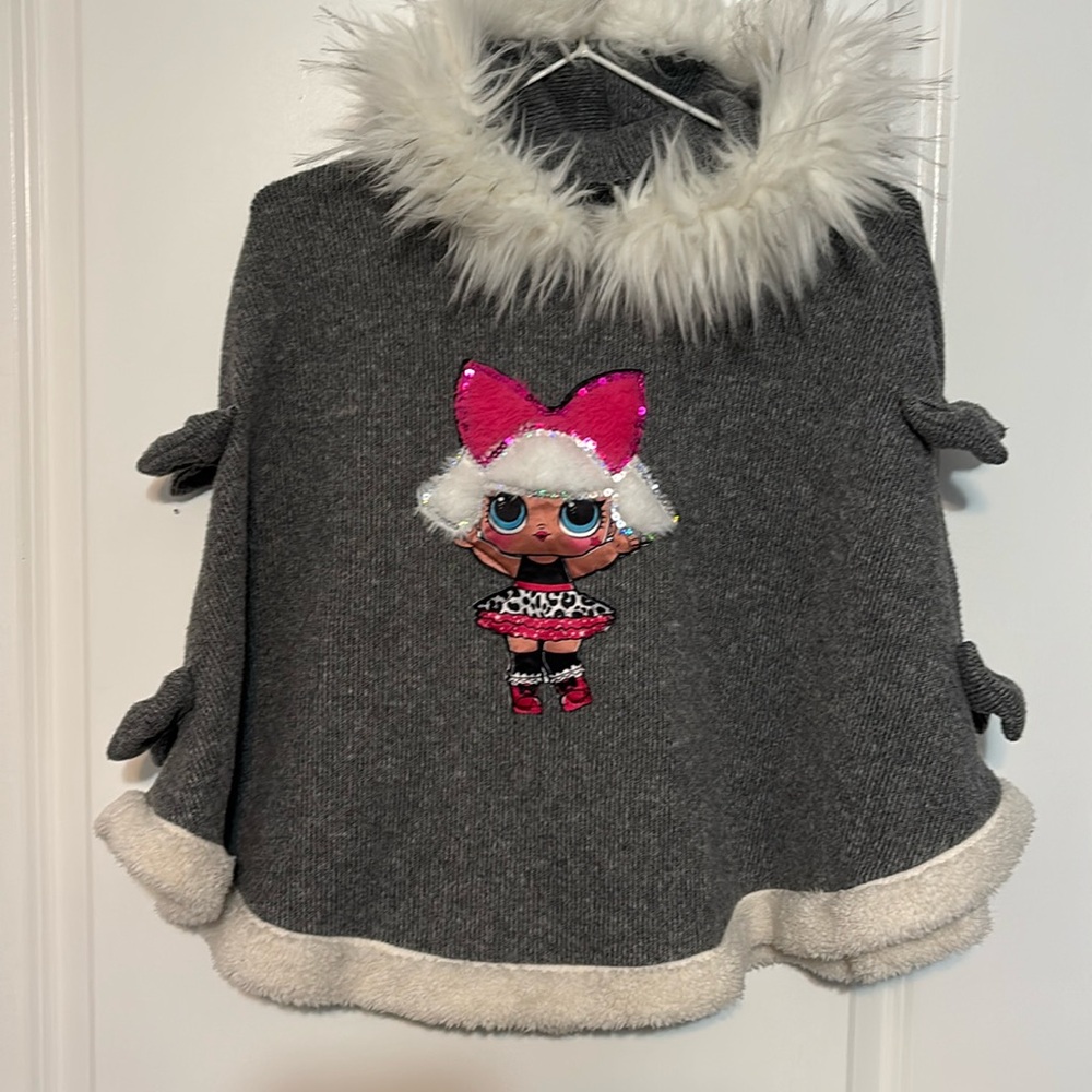 Grey girls hooded cape. Size 12 children’s. Grey with white faux fur trim.